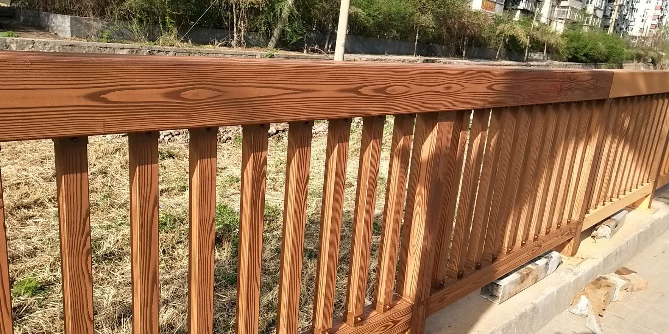 嘉兴河北承德双桥区护栏仿木纹漆施工项目